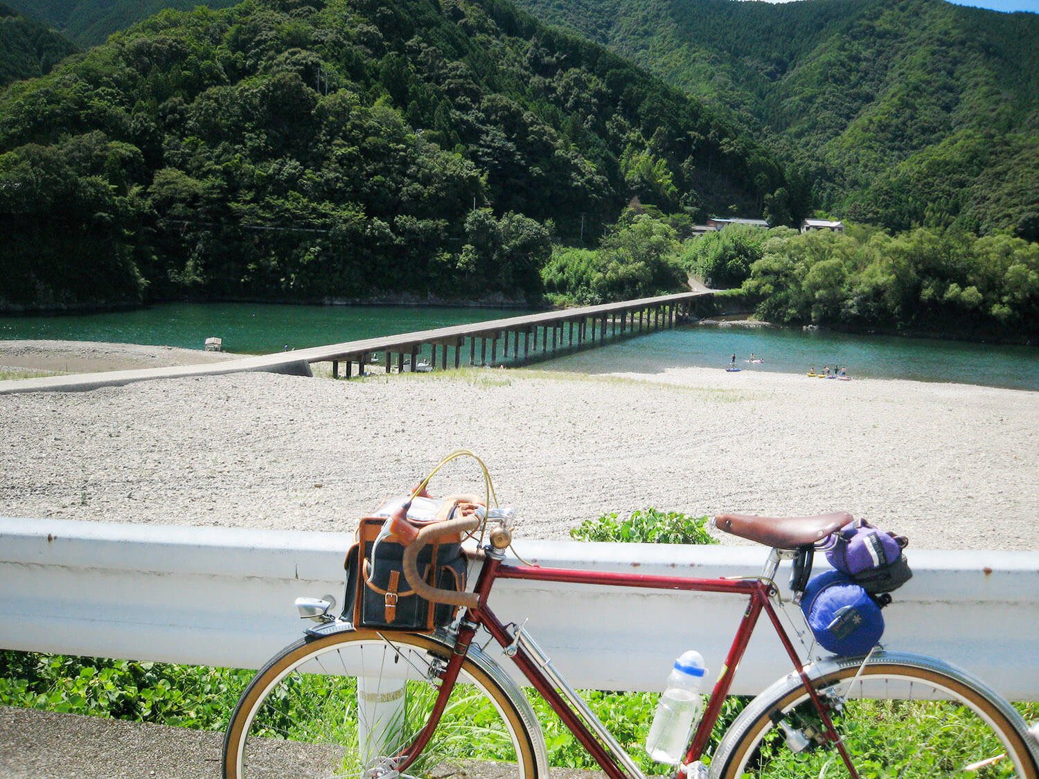 ランドナー サラリーマン輪太郎さん　橋と自転車写真