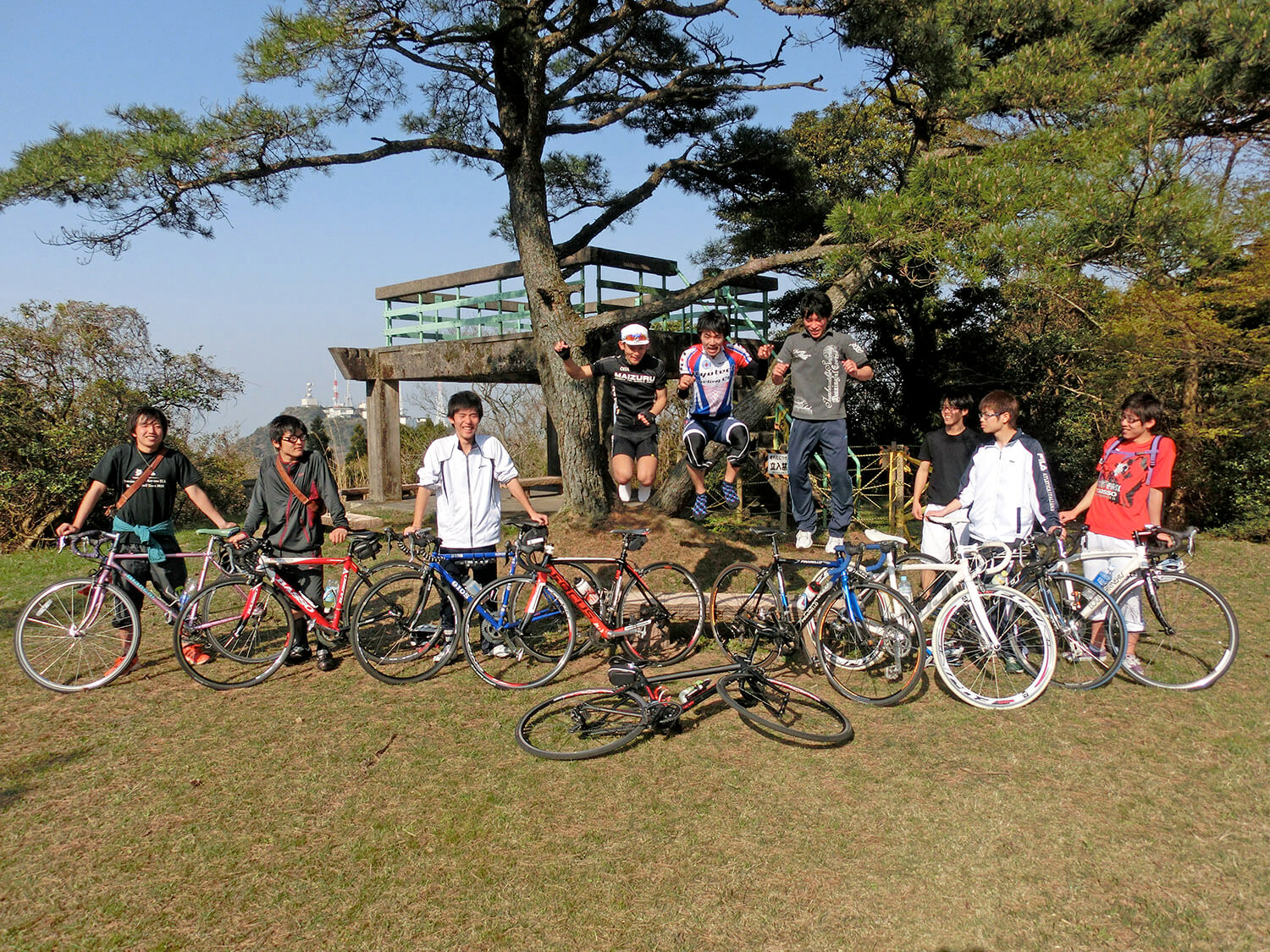 九州工業大学 サイクリング部の皆さん 集合写真02